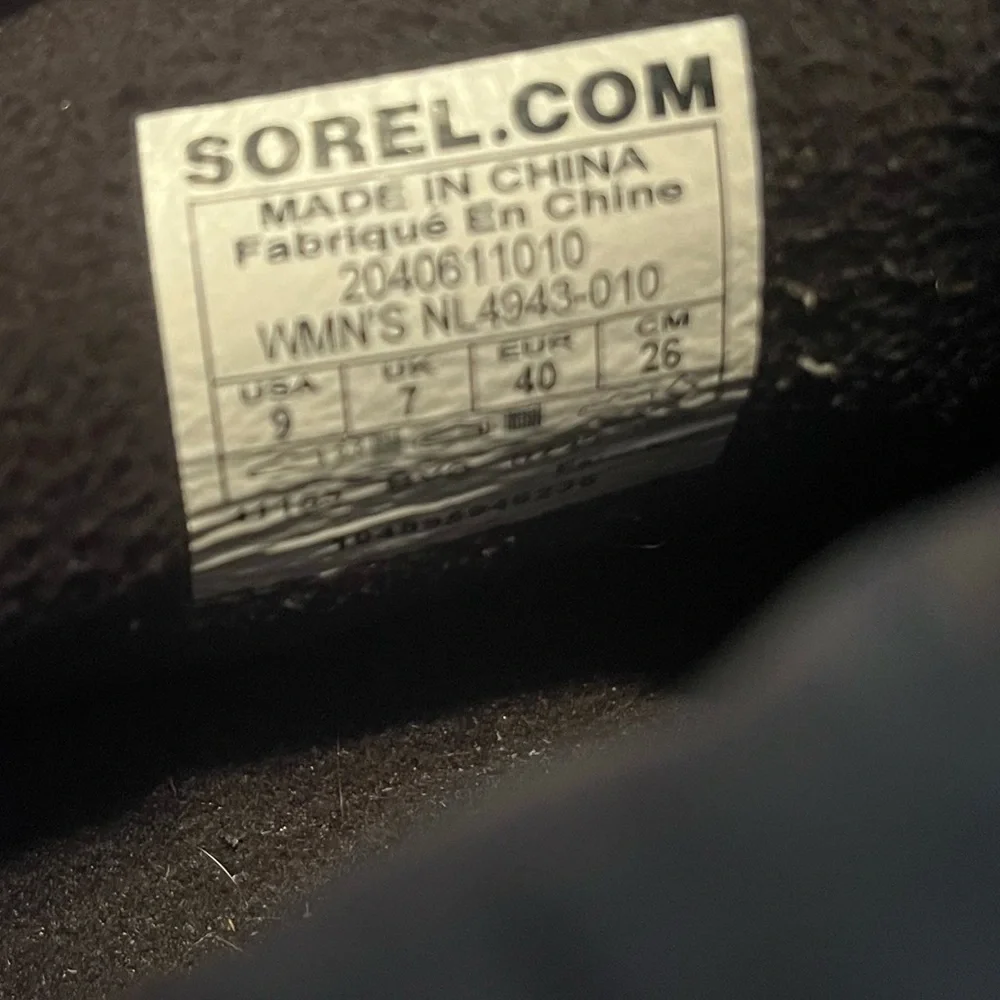 Sorel Women's Out 'N About III Puffy Zip Boot black ankle booties size 9